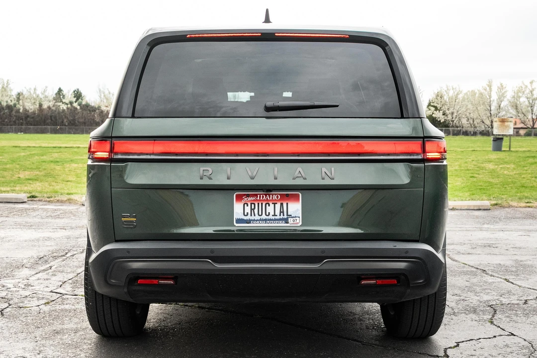 2025 Rivian R1S - Image 5 of 31
