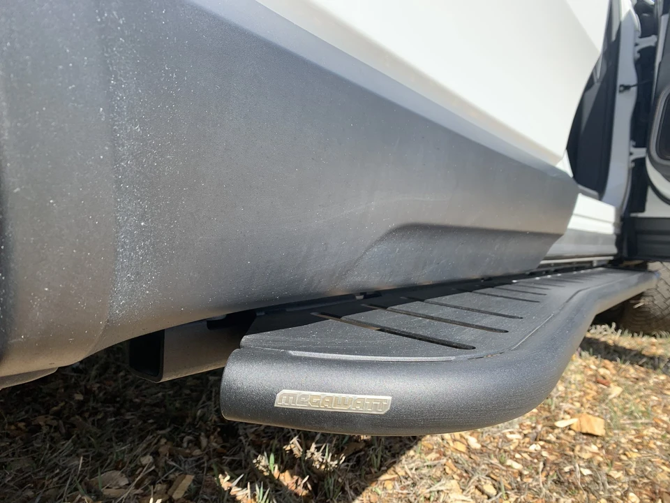 2025 Rivian R1S - Image 19 of 31