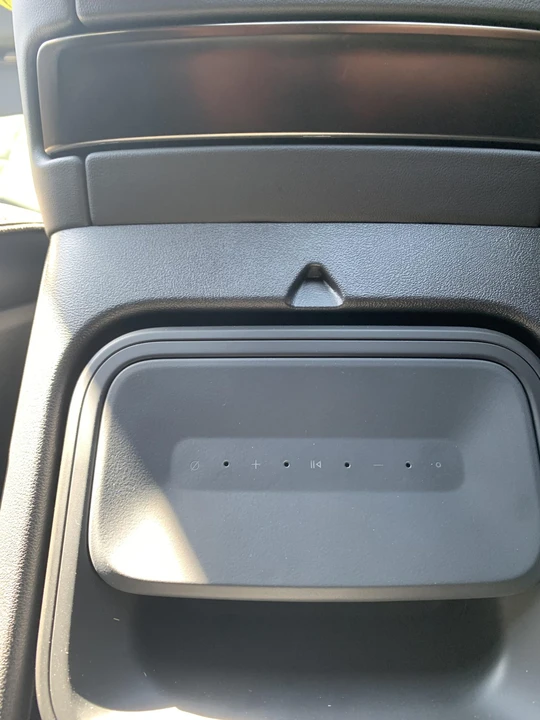 2025 Rivian R1S - Image 29 of 31