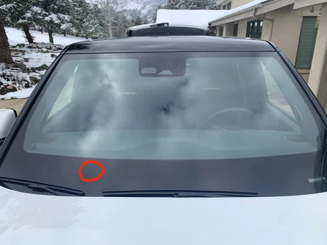 2025 Rivian R1S - Image 15 of 31