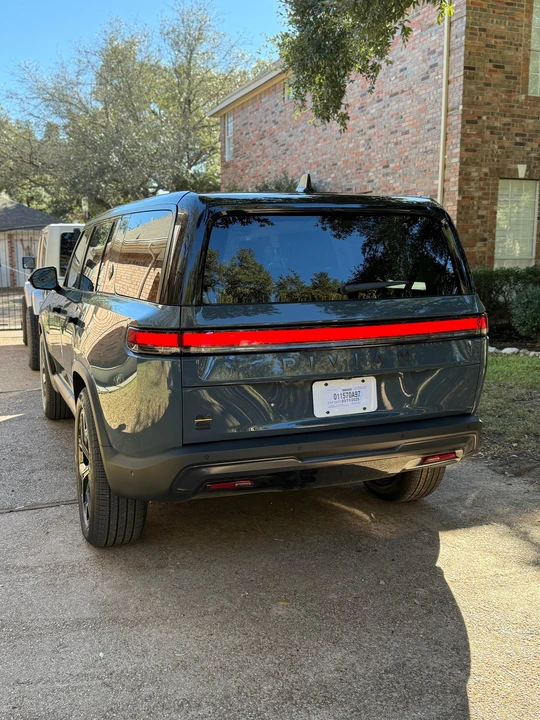2025 Rivian R1S - Image 8 of 31