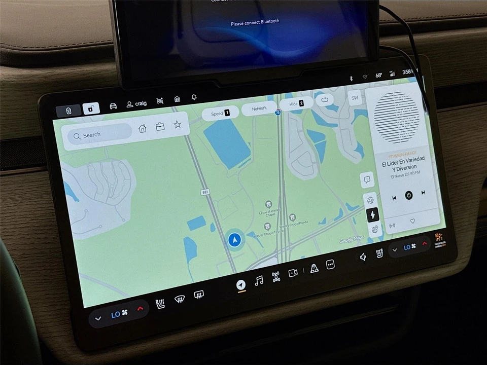 2025 Rivian R1S - Image 12 of 21