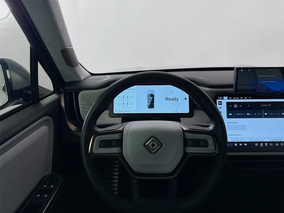 2025 Rivian R1S - Image 21 of 21