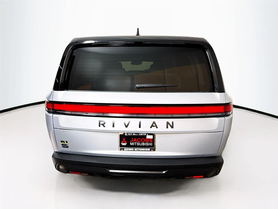 2025 Rivian R1S - Image 6 of 21