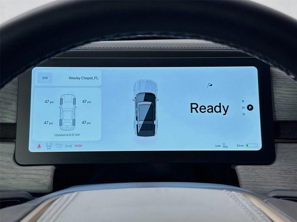 2025 Rivian R1S - Image 11 of 21