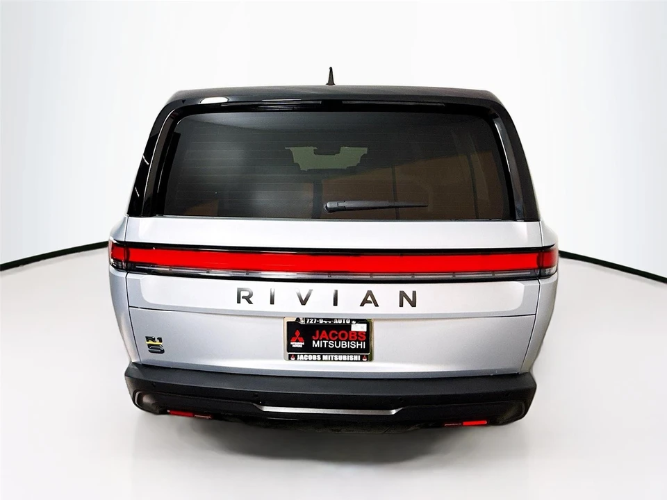 2025 Rivian R1S - Image 6 of 21