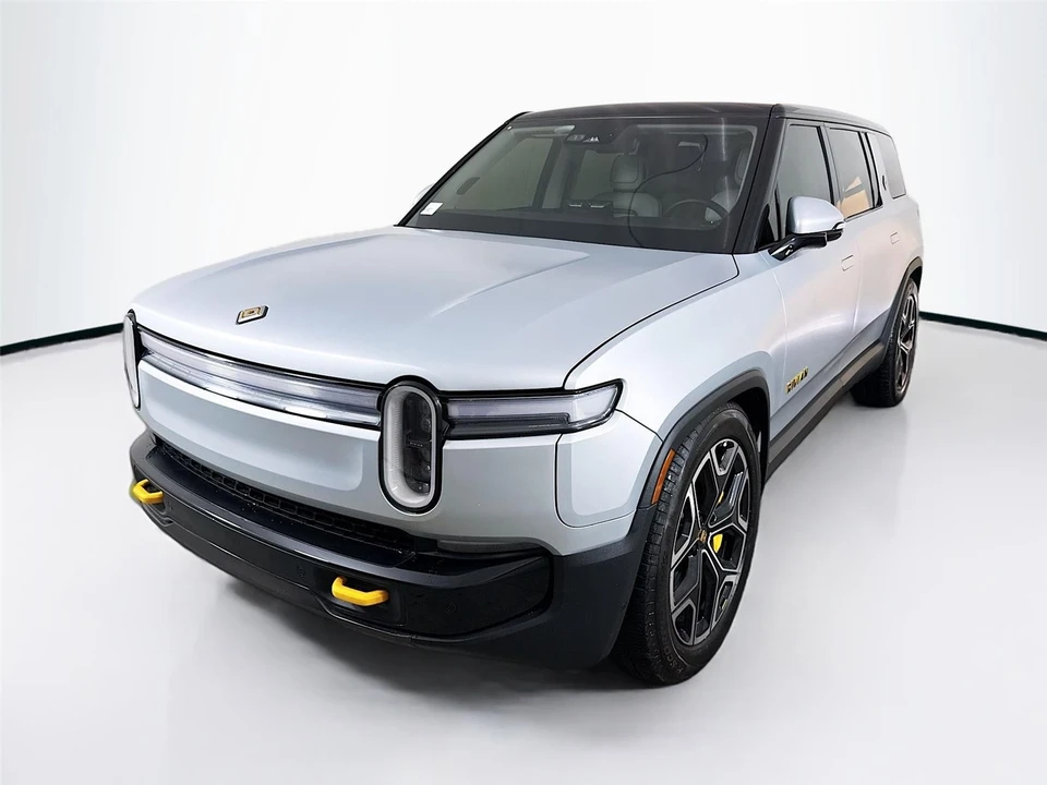 2025 Rivian R1S - Image 3 of 21