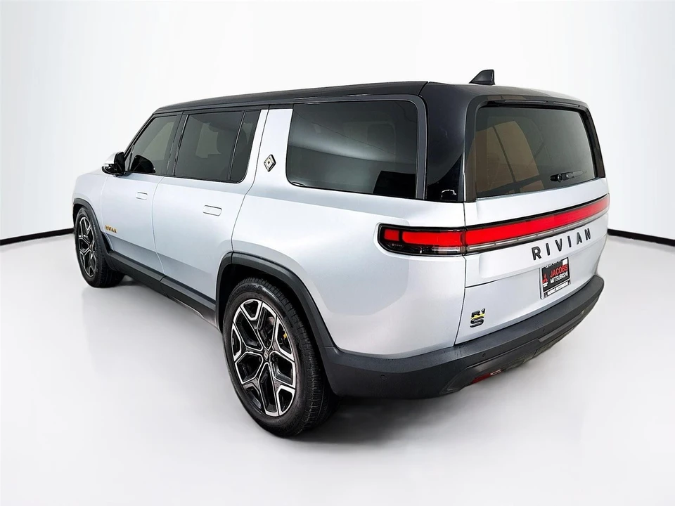 2025 Rivian R1S - Image 5 of 21