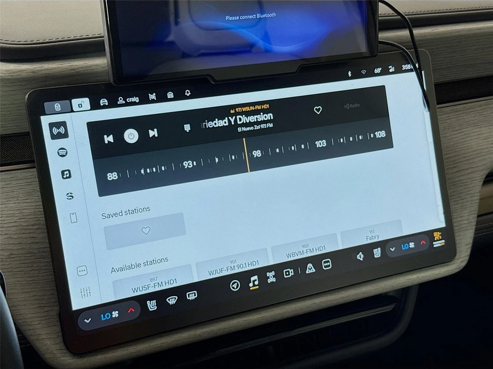 2025 Rivian R1S - Image 14 of 21