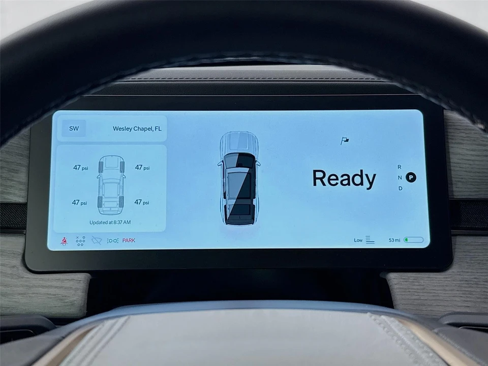 2025 Rivian R1S - Image 11 of 21