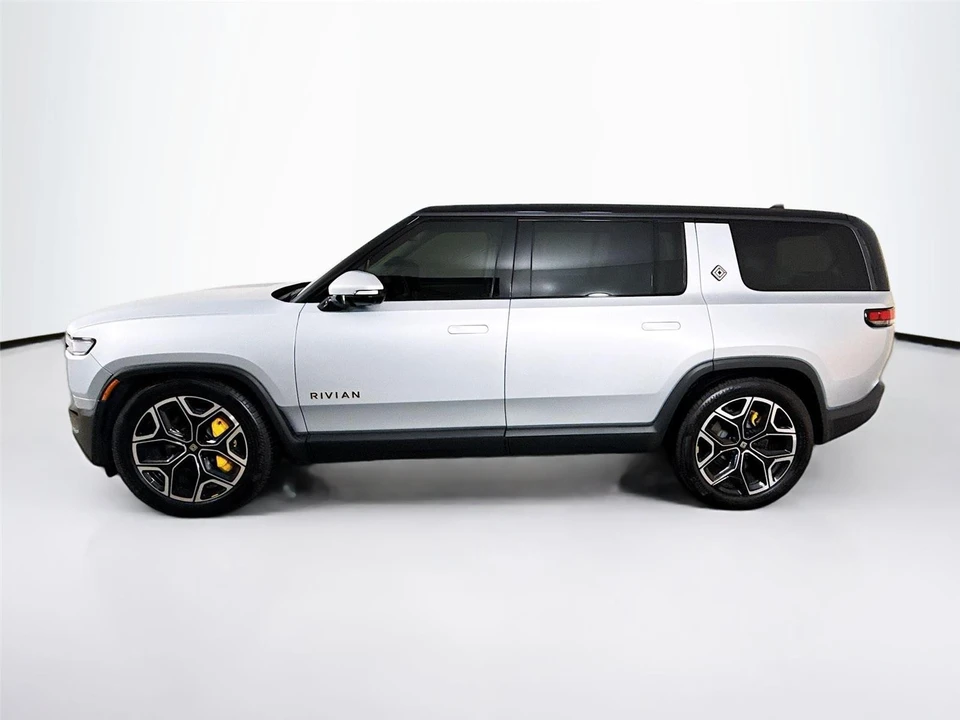 2025 Rivian R1S - Image 4 of 21