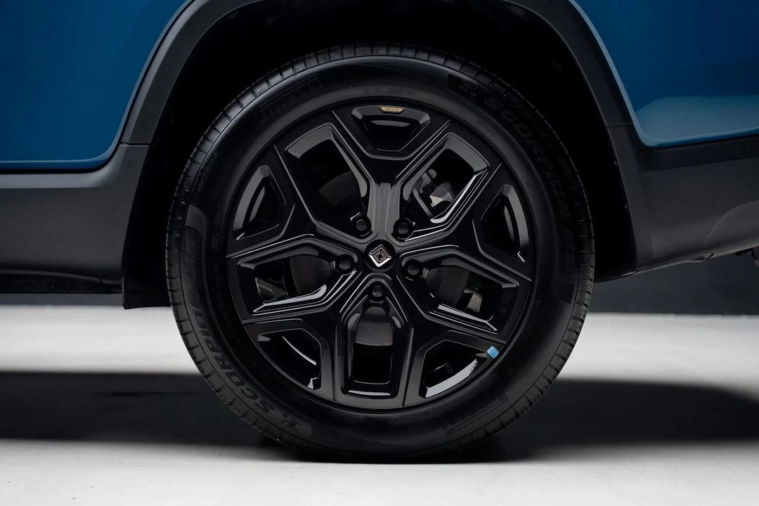 2025 Rivian R1T - Image 20 of 21