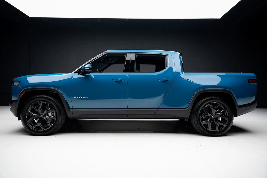 2025 Rivian R1T - Image 16 of 21