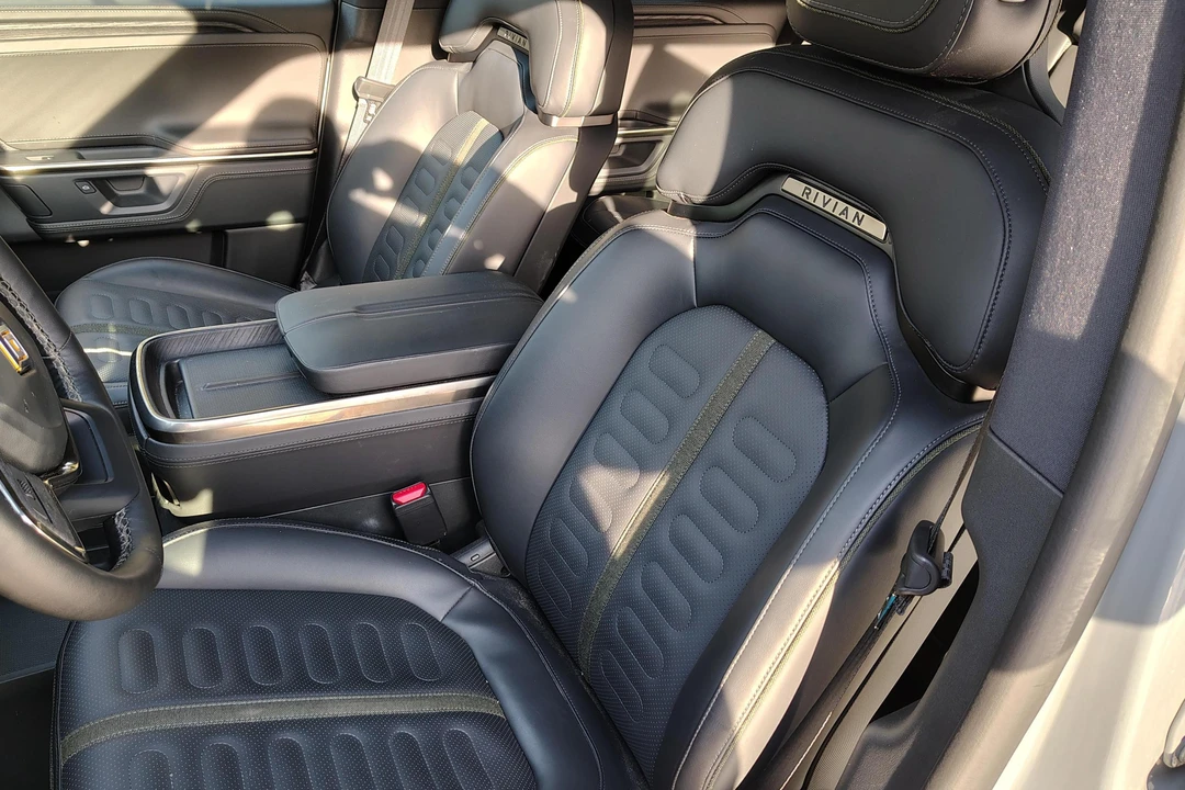 2025 Rivian R1T - Image 23 of 31