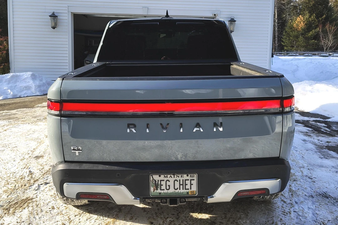 2025 Rivian R1T - Image 5 of 31