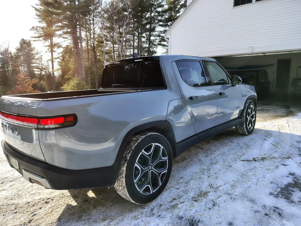 2025 Rivian R1T - Image 7 of 31