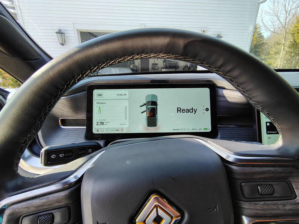 2025 Rivian R1T - Image 30 of 31