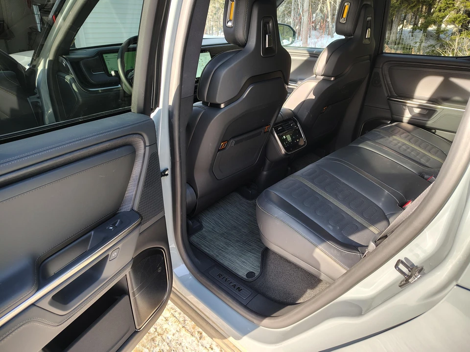 2025 Rivian R1T - Image 27 of 31