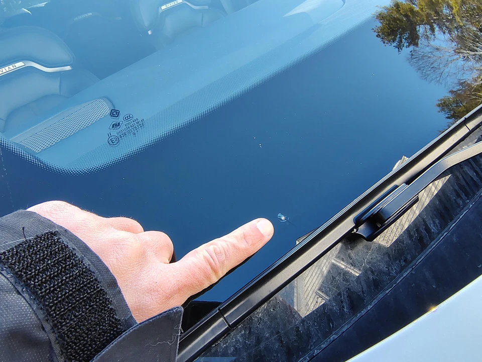 2025 Rivian R1T - Image 17 of 31