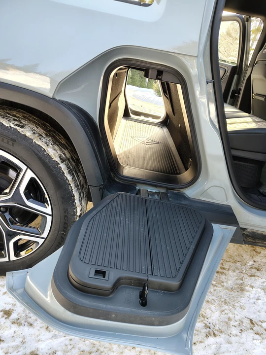 2025 Rivian R1T - Image 15 of 31