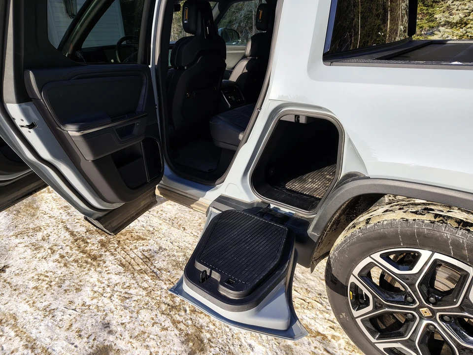 2025 Rivian R1T - Image 9 of 31