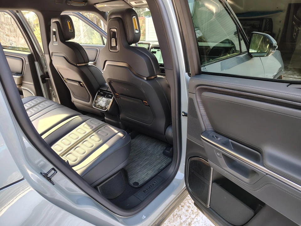 2025 Rivian R1T - Image 28 of 31