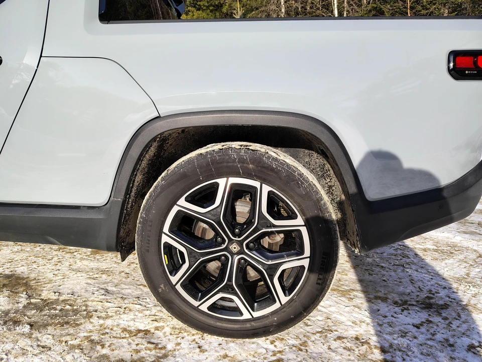 2025 Rivian R1T - Image 19 of 31