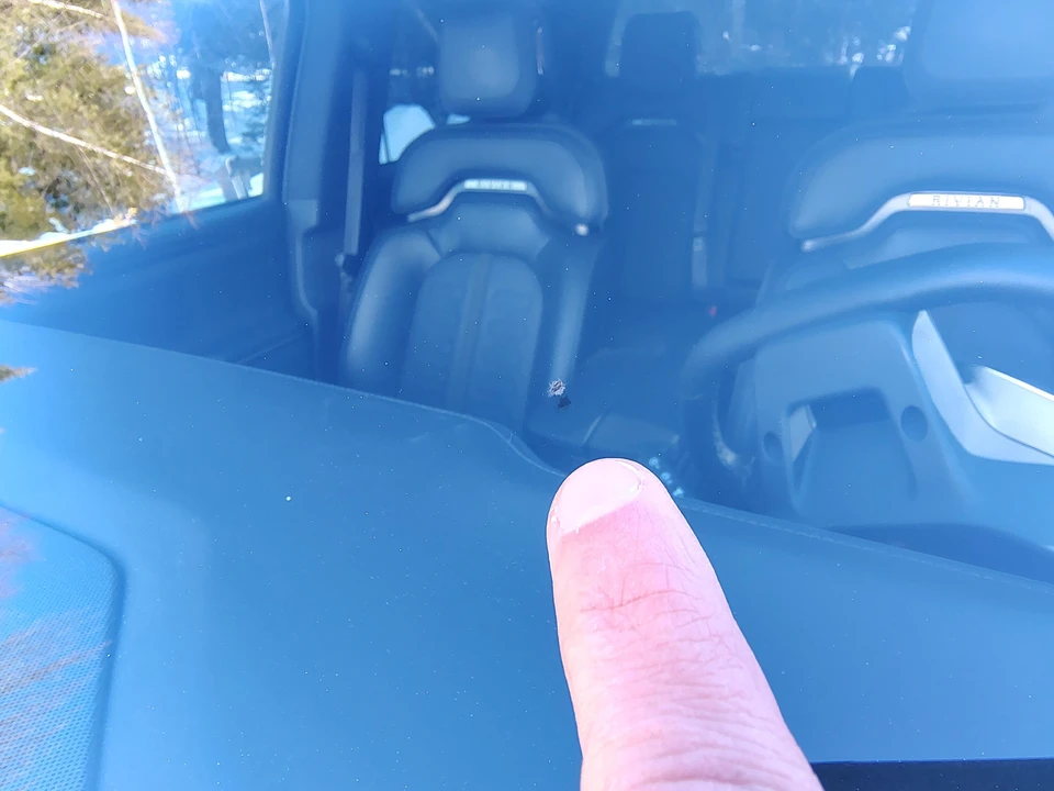 2025 Rivian R1T - Image 16 of 31