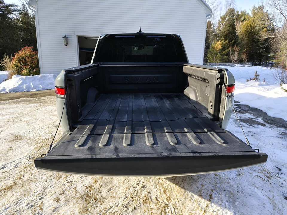 2025 Rivian R1T - Image 11 of 31