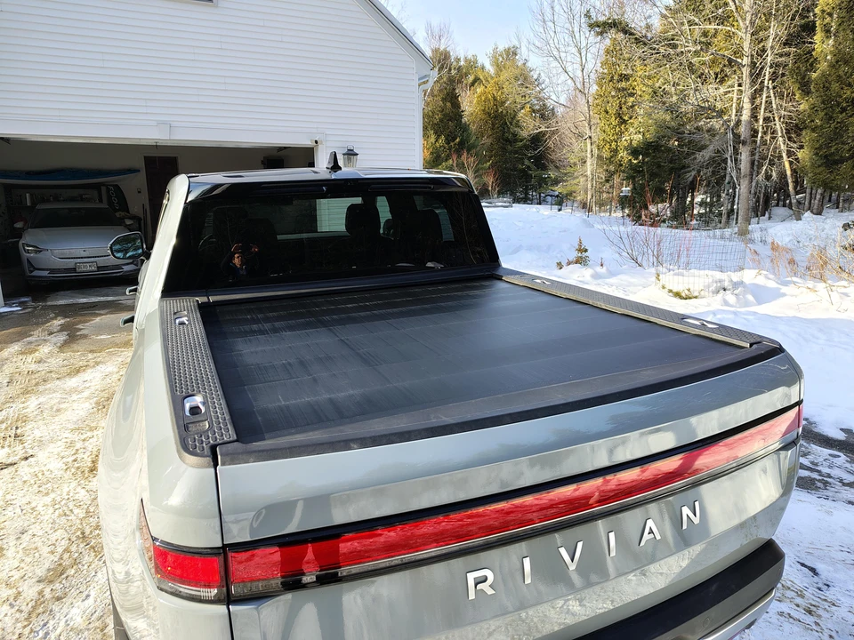 2025 Rivian R1T - Image 10 of 31