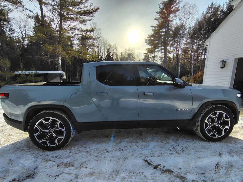 2025 Rivian R1T - Image 8 of 31