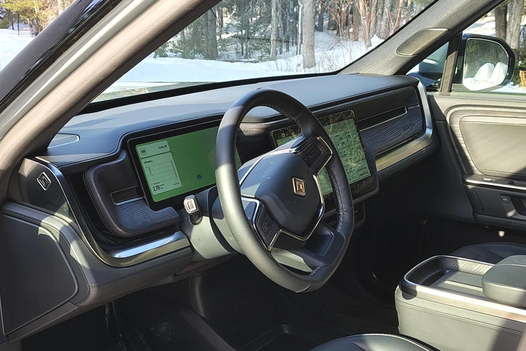 2025 Rivian R1T - Image 22 of 31