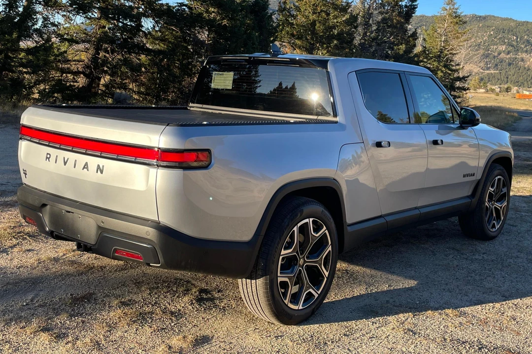 2025 Rivian R1T - Image 4 of 31