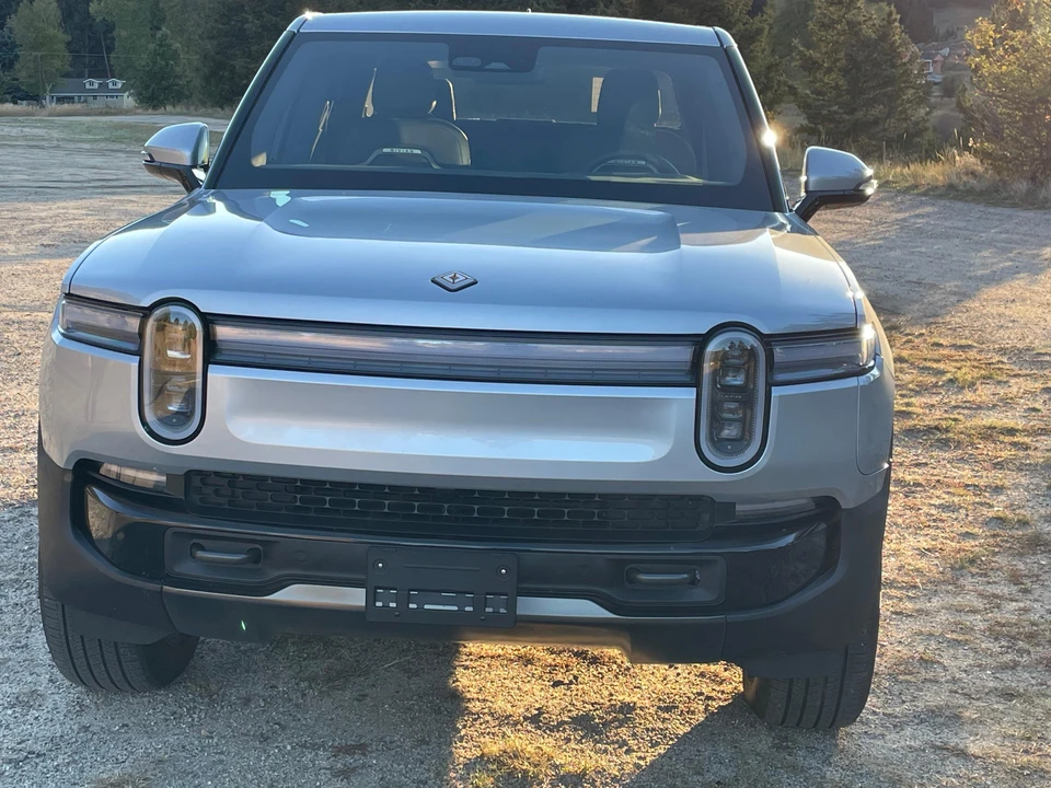 2025 Rivian R1T - Image 11 of 31