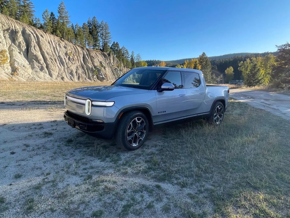 2025 Rivian R1T - Image 12 of 31