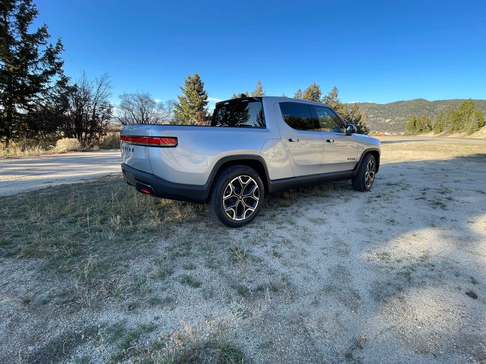 2025 Rivian R1T - Image 28 of 31