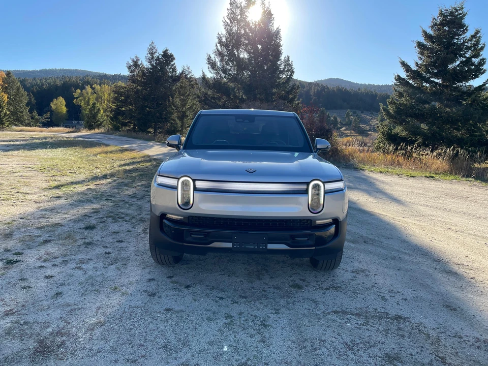 2025 Rivian R1T - Image 9 of 31
