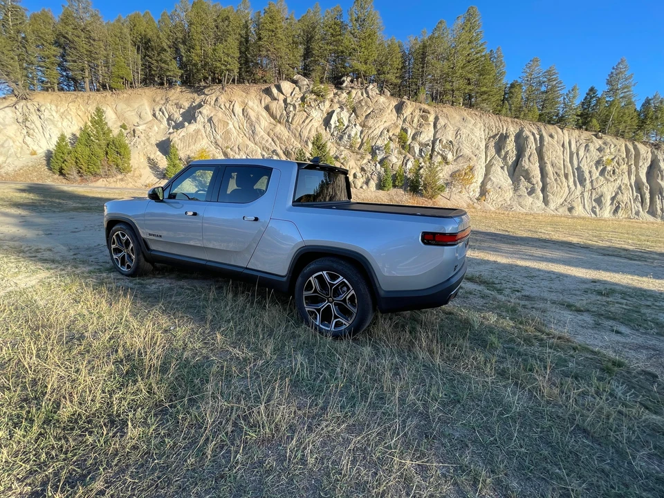 2025 Rivian R1T - Image 20 of 31