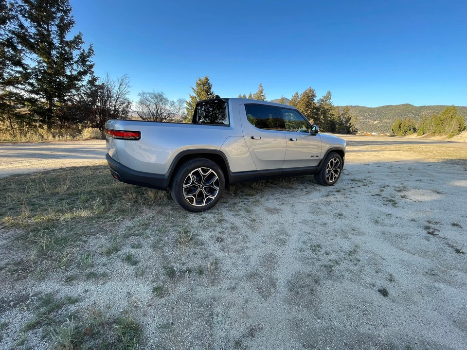 2025 Rivian R1T - Image 29 of 31