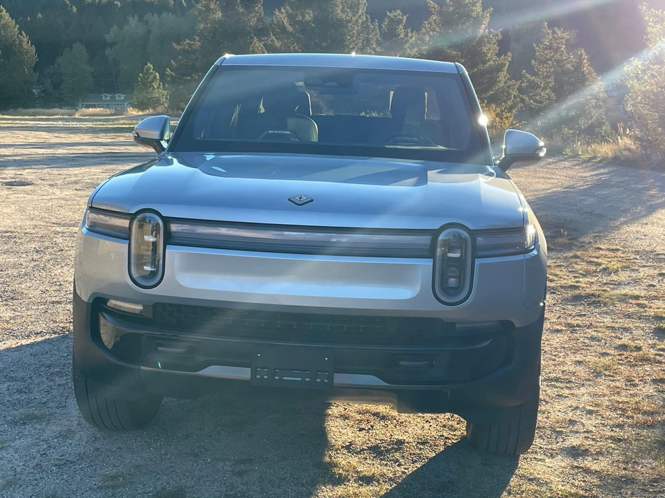 2025 Rivian R1T - Image 10 of 31