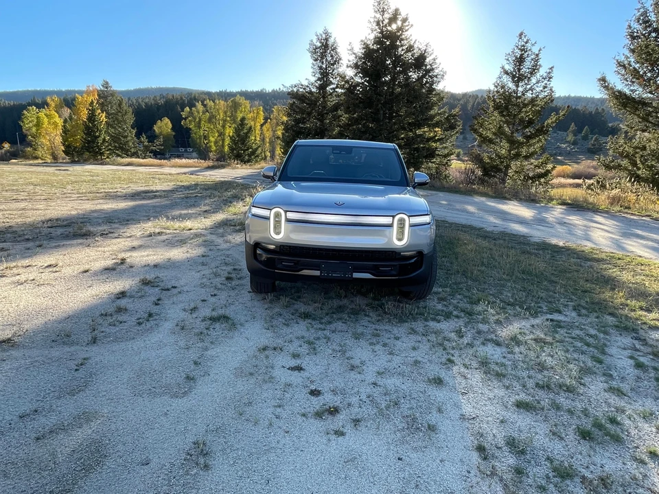 2025 Rivian R1T - Image 7 of 31
