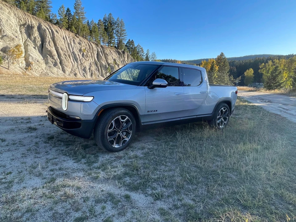 2025 Rivian R1T - Image 13 of 31