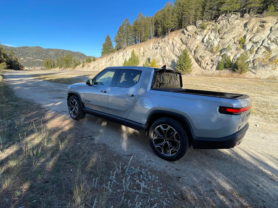 2025 Rivian R1T - Image 21 of 31