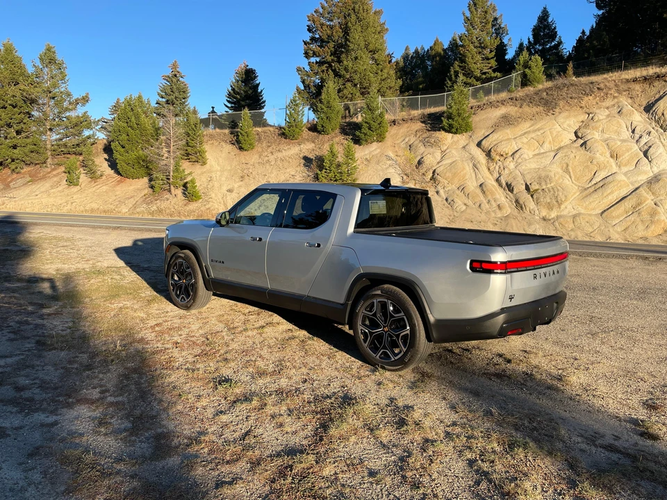 2025 Rivian R1T - Image 22 of 31