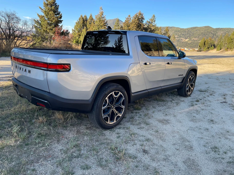 2025 Rivian R1T - Image 27 of 31