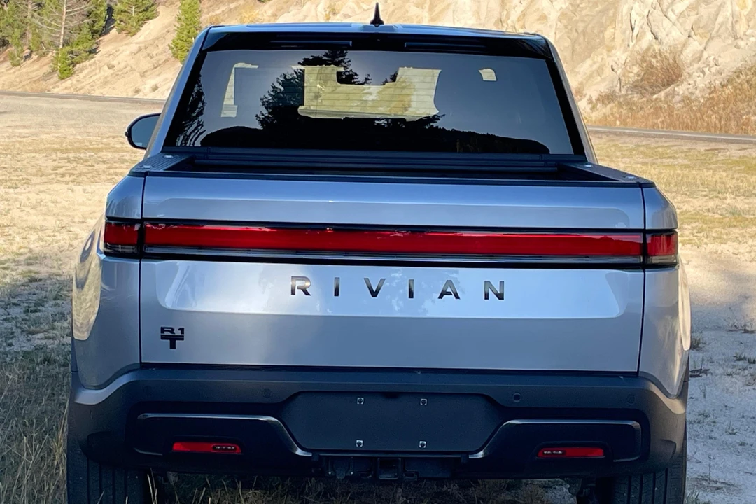 2025 Rivian R1T - Image 5 of 31