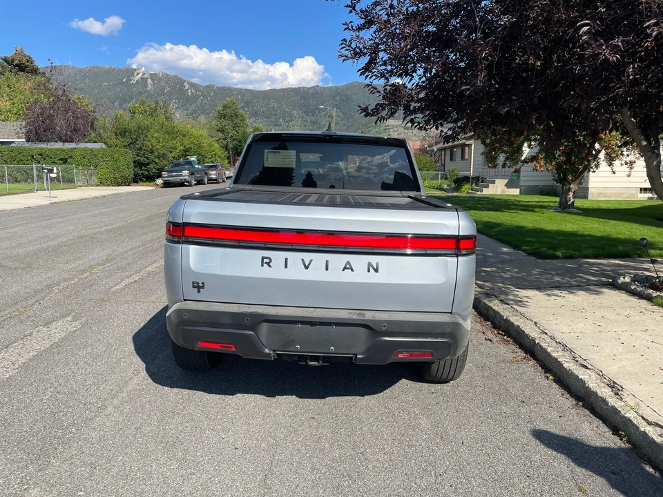 2025 Rivian R1T - Image 26 of 31