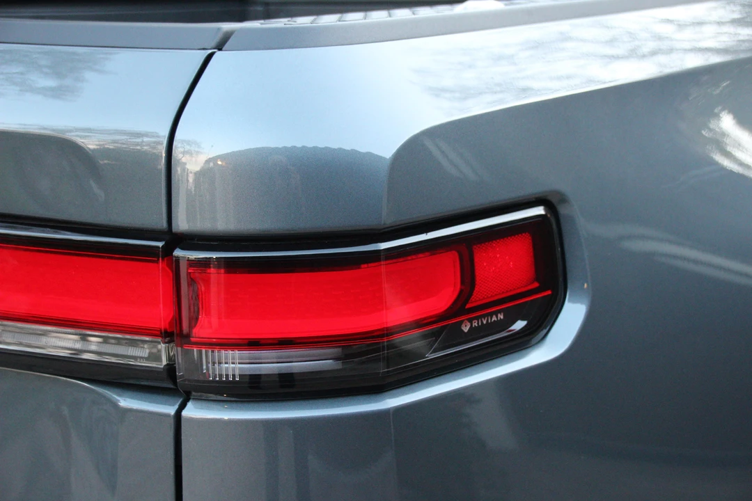 2025 Rivian R1T - Image 17 of 21
