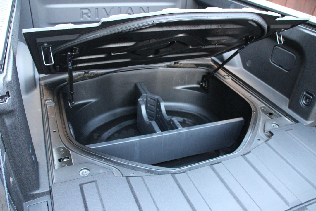 2025 Rivian R1T - Image 15 of 21