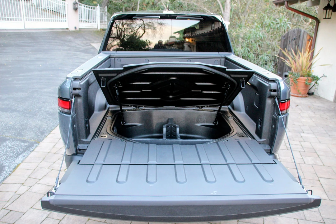 2025 Rivian R1T - Image 14 of 21